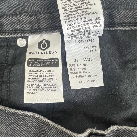 Levi’s | Silvertab Retro 90s High Waist Mom Jean Shorts Black | 31 - Picture 14 of 16